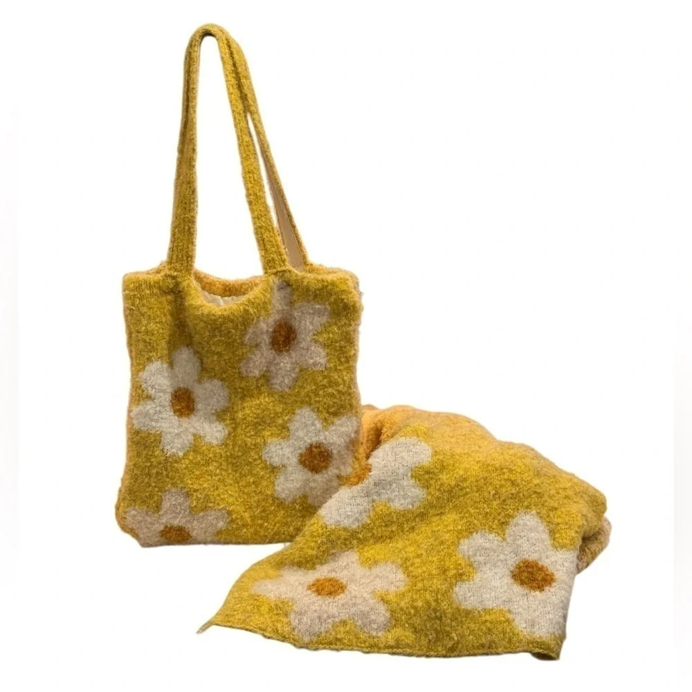 Free People Daisy Print Bag and Scarf Set - Picture 1 of 12